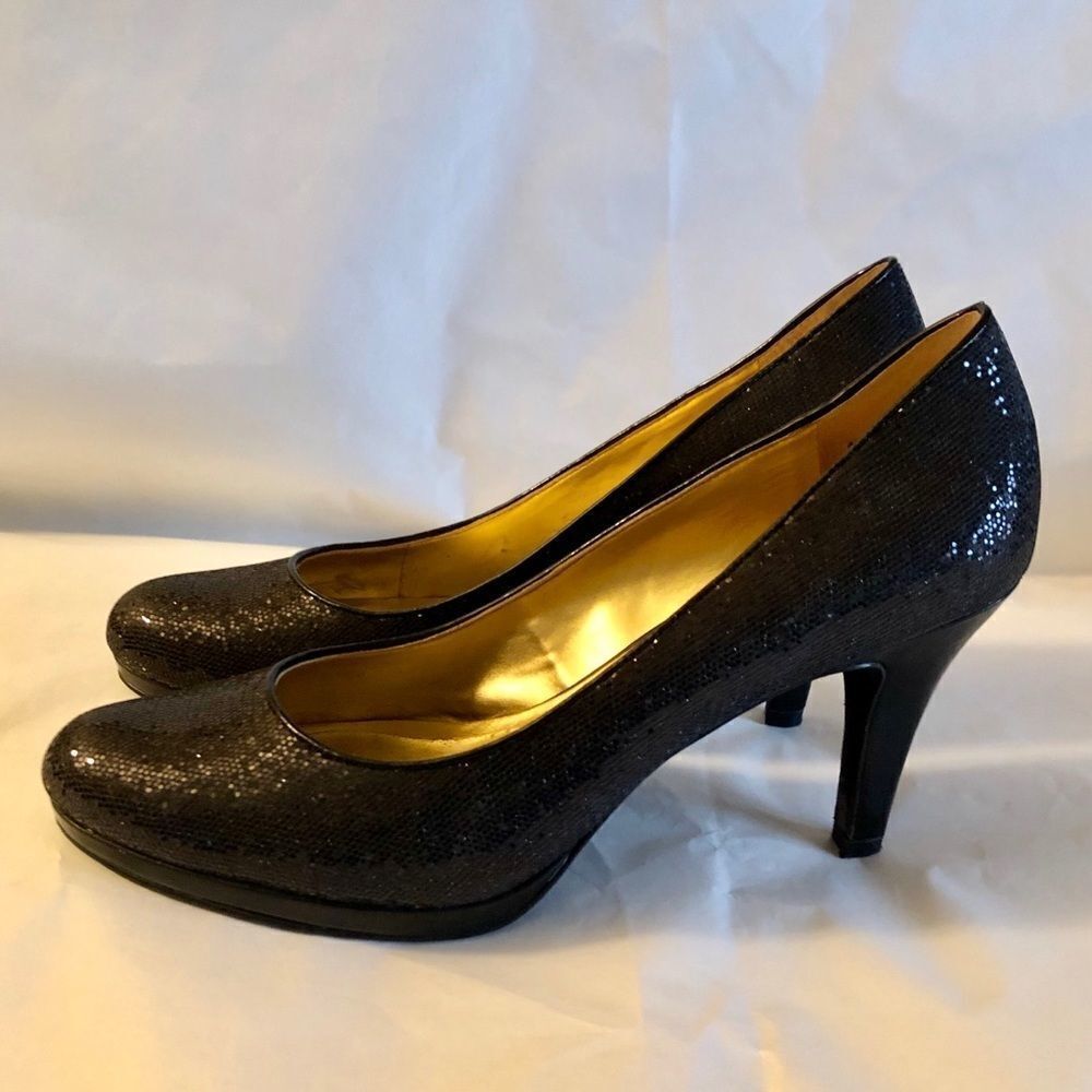 AK Anne Klein pumps